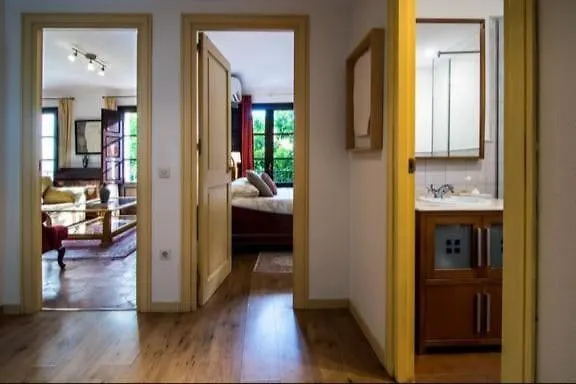 Apartamento De Dos Dormitorios En Plaza Alfaro Sevilla 0*,